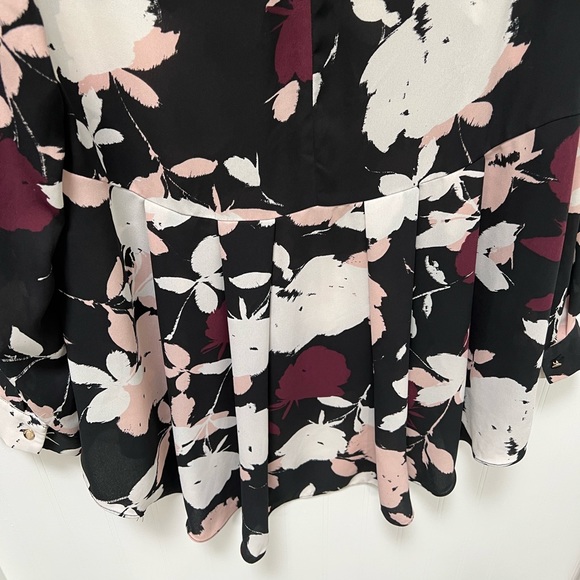 Vince Camuto Floral Blouse Pleat Back High Low Top - Picture 5 of 10